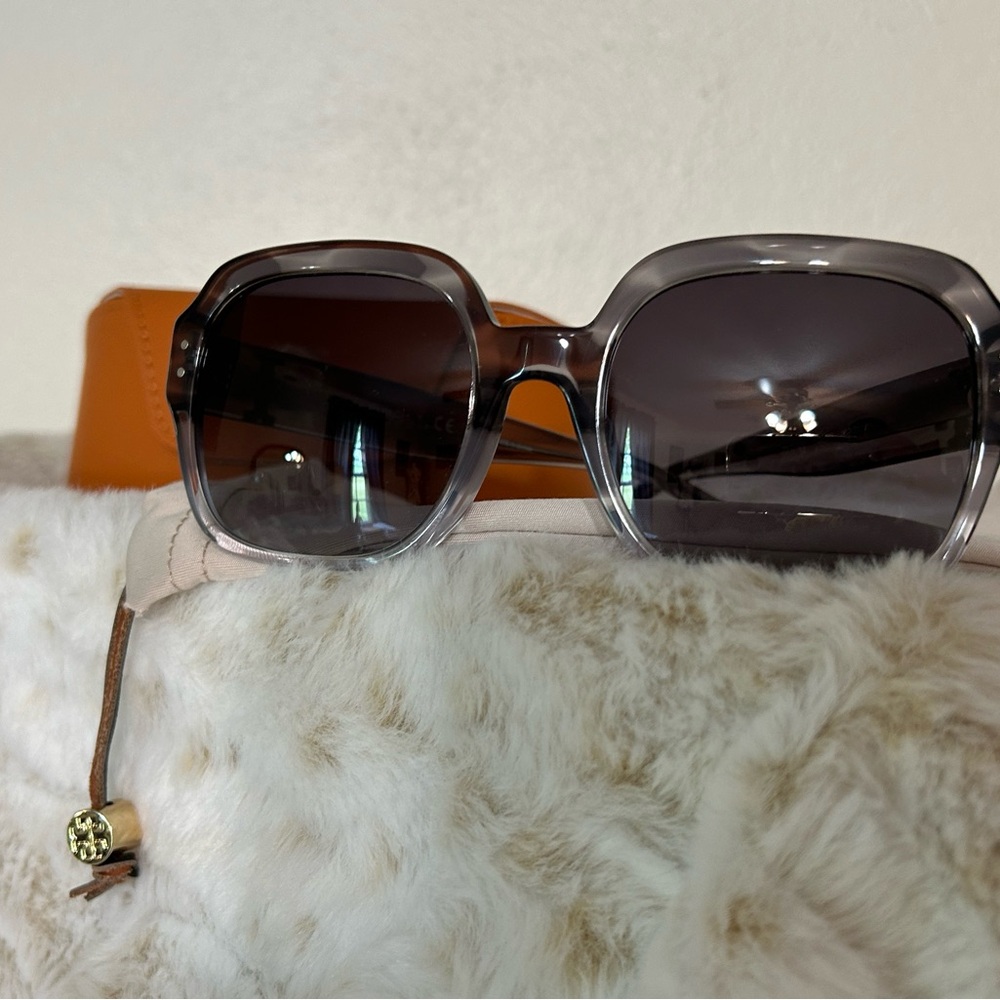 Like New Tory Burch Oversized Gray Sunglasses - Picture 4 of 6
